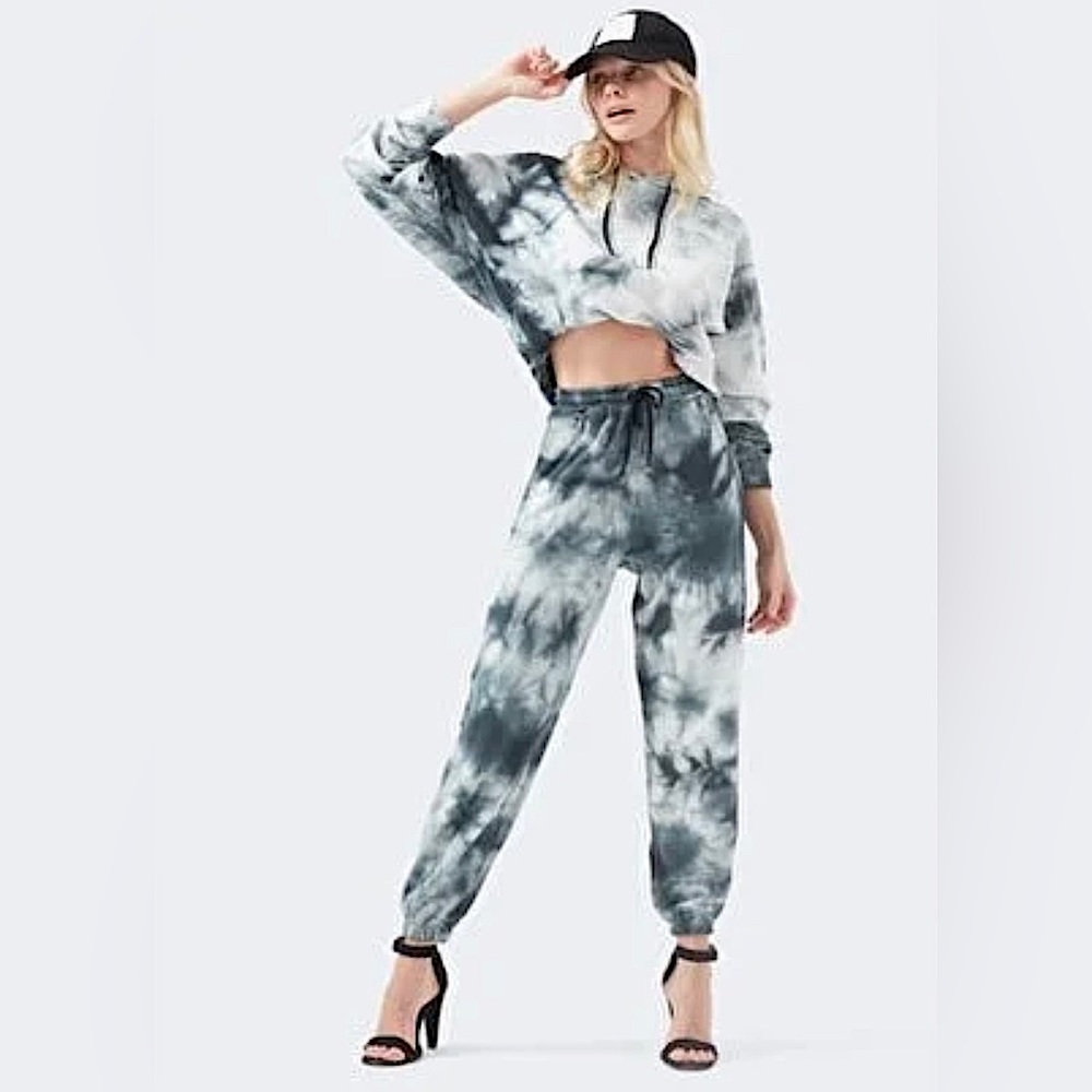 Sweatshirt and sweatpants set Made in Turkey brand new without tag